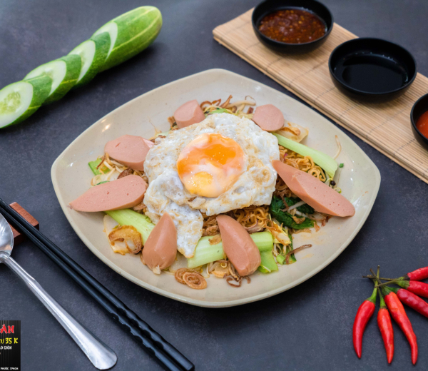 Mỳ xào Trứng xúc xích